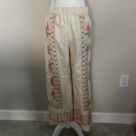 OPEN TO OFFERS Anthropologie Cream Embroidered Straight-Leg Pants size SMALL - Picture 5 of 9